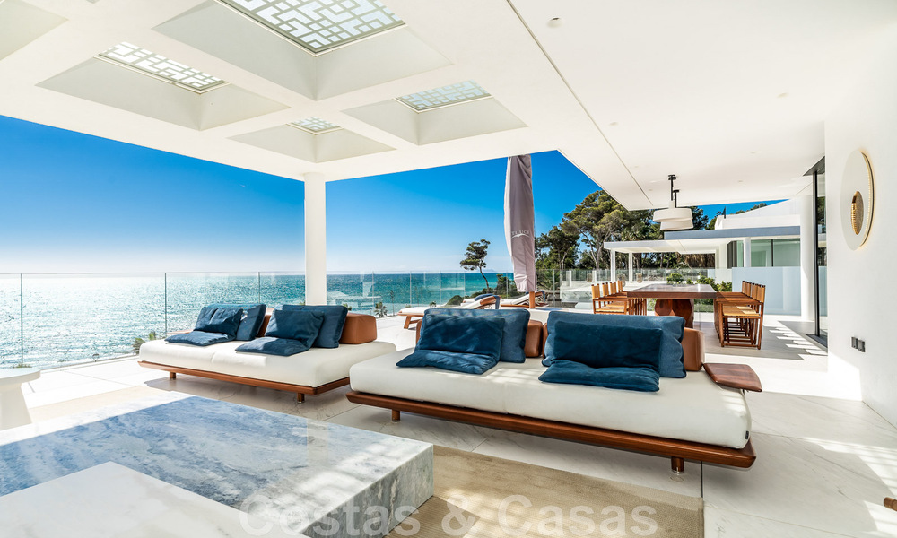 Instapklaar, modern, ultra-luxueus penthouse te koop, eerstelijnstrand, met open zeezicht, tussen Marbella en Estepona 48278