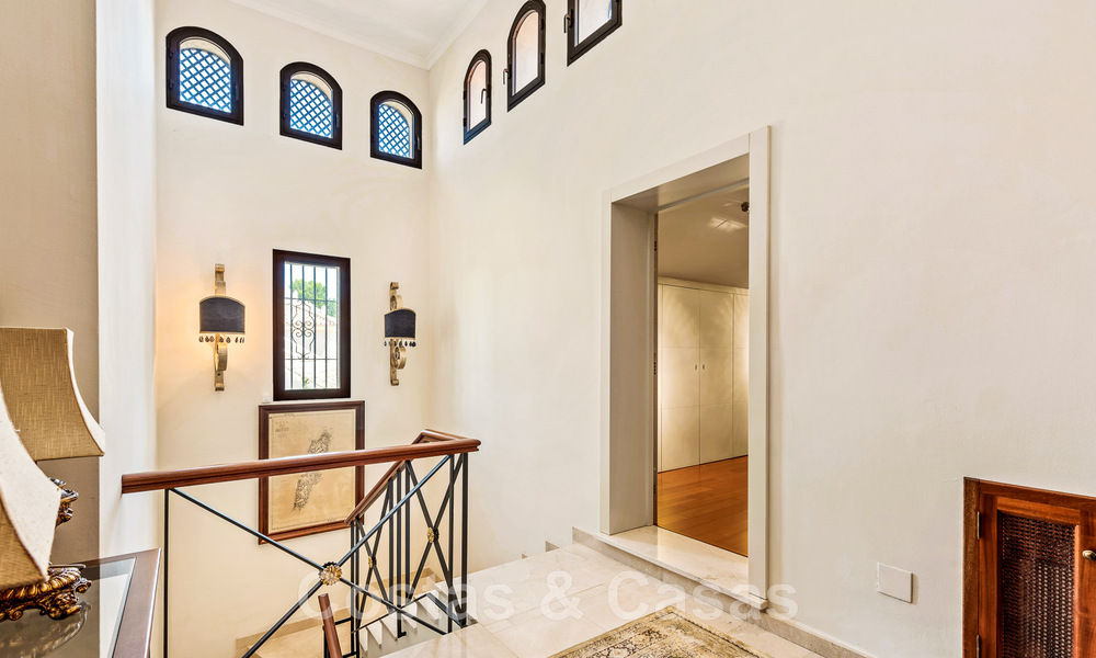 Traditioneel en luxueus landhuis in Andalusische stijl te koop, met zeezicht in het hartje van de golfvallei van Nueva Andalucia, Marbella 49208