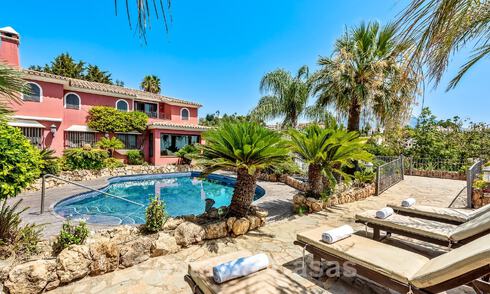 Traditioneel en luxueus landhuis in Andalusische stijl te koop, met zeezicht in het hartje van de golfvallei van Nueva Andalucia, Marbella 49210