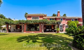 Traditioneel en luxueus landhuis in Andalusische stijl te koop, met zeezicht in het hartje van de golfvallei van Nueva Andalucia, Marbella 49213 