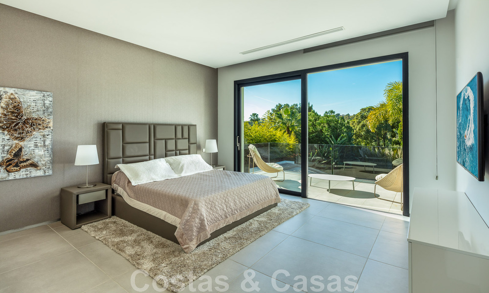 Hoogwaardig gerenoveerde villa in moderne stijl te koop in het hartje van de golfvallei van Nueva Andalucia, Marbella 49071
