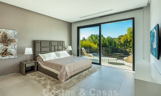 Hoogwaardig gerenoveerde villa in moderne stijl te koop in het hartje van de golfvallei van Nueva Andalucia, Marbella 49071 