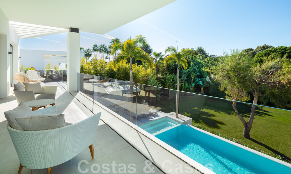 Hoogwaardig gerenoveerde villa in moderne stijl te koop in het hartje van de golfvallei van Nueva Andalucia, Marbella 49076