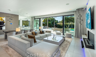Hoogwaardig gerenoveerde villa in moderne stijl te koop in het hartje van de golfvallei van Nueva Andalucia, Marbella 49084 