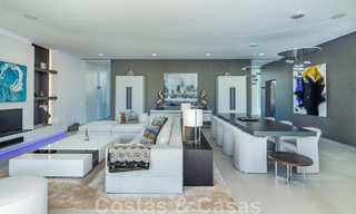 Hoogwaardig gerenoveerde villa in moderne stijl te koop in het hartje van de golfvallei van Nueva Andalucia, Marbella 49086 