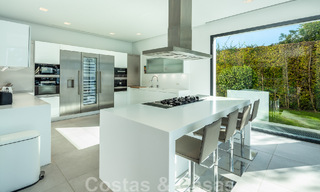 Hoogwaardig gerenoveerde villa in moderne stijl te koop in het hartje van de golfvallei van Nueva Andalucia, Marbella 49090 