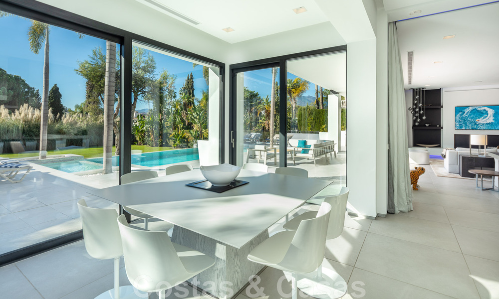 Hoogwaardig gerenoveerde villa in moderne stijl te koop in het hartje van de golfvallei van Nueva Andalucia, Marbella 49091