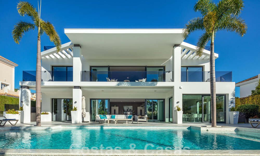 Hoogwaardig gerenoveerde villa in moderne stijl te koop in het hartje van de golfvallei van Nueva Andalucia, Marbella 49092