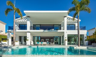 Hoogwaardig gerenoveerde villa in moderne stijl te koop in het hartje van de golfvallei van Nueva Andalucia, Marbella 49092 