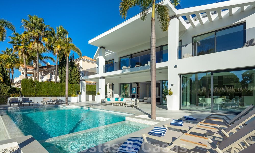 Hoogwaardig gerenoveerde villa in moderne stijl te koop in het hartje van de golfvallei van Nueva Andalucia, Marbella 49093
