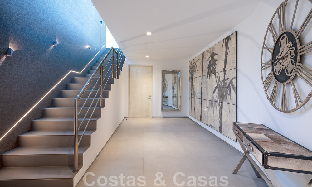 Hoogwaardig gerenoveerde villa in moderne stijl te koop in het hartje van de golfvallei van Nueva Andalucia, Marbella 49096