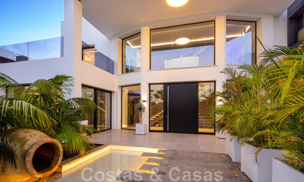 Hoogwaardig gerenoveerde villa in moderne stijl te koop in het hartje van de golfvallei van Nueva Andalucia, Marbella 49103