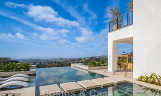 Royale luxevilla te koop met prachtig uitzicht op zee in een vooraanstaand gated community in La Quinta in Benahavis - Marbella 63155 