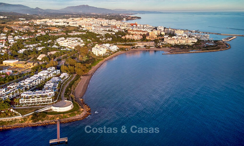 Instapklaar appartement te koop in een exclusief strandcomplex met open zeezicht op loopafstand van Estepona centrum 49308