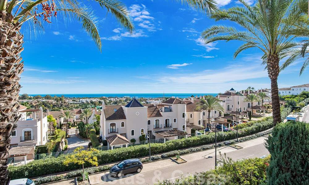 Modern gerenoveerd appartement te koop, met zeezicht in een gated complex op de New Golden Mile tussen Marbella en Estepona 49523