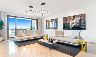 Modern gerenoveerd appartement te koop, met zeezicht in een gated complex op de New Golden Mile tussen Marbella en Estepona 49527 