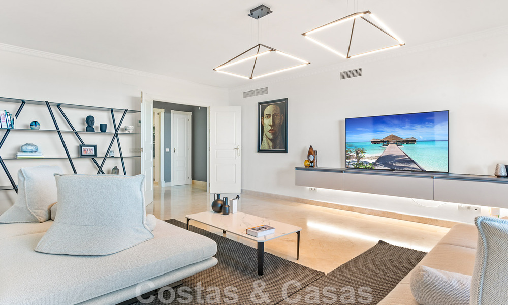 Modern gerenoveerd appartement te koop, met zeezicht in een gated complex op de New Golden Mile tussen Marbella en Estepona 49529