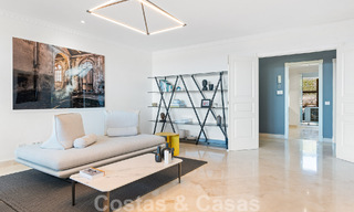 Modern gerenoveerd appartement te koop, met zeezicht in een gated complex op de New Golden Mile tussen Marbella en Estepona 49530 