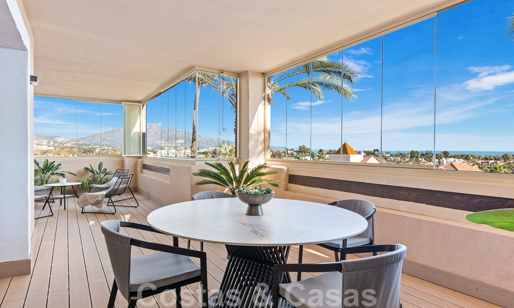 Modern gerenoveerd appartement te koop, met zeezicht in een gated complex op de New Golden Mile tussen Marbella en Estepona 49533