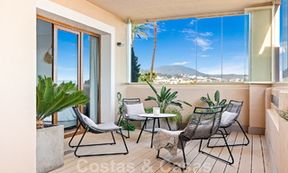 Modern gerenoveerd appartement te koop, met zeezicht in een gated complex op de New Golden Mile tussen Marbella en Estepona 49534 