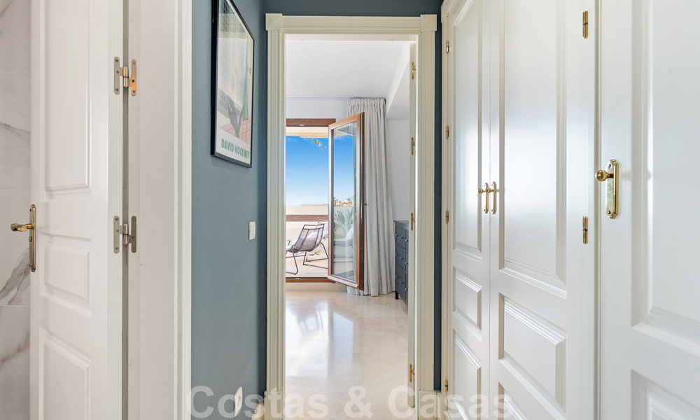 Modern gerenoveerd appartement te koop, met zeezicht in een gated complex op de New Golden Mile tussen Marbella en Estepona 49539
