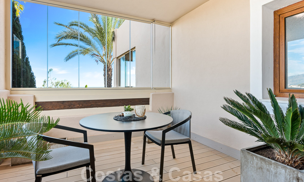Modern gerenoveerd appartement te koop, met zeezicht in een gated complex op de New Golden Mile tussen Marbella en Estepona 49544