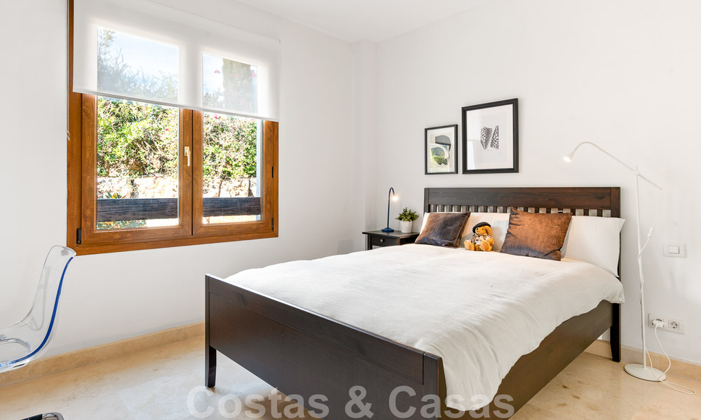 Modern gerenoveerd appartement te koop, met zeezicht in een gated complex op de New Golden Mile tussen Marbella en Estepona 49547