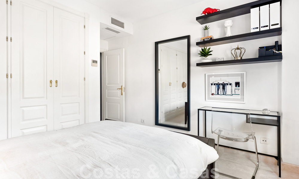 Modern gerenoveerd appartement te koop, met zeezicht in een gated complex op de New Golden Mile tussen Marbella en Estepona 49548