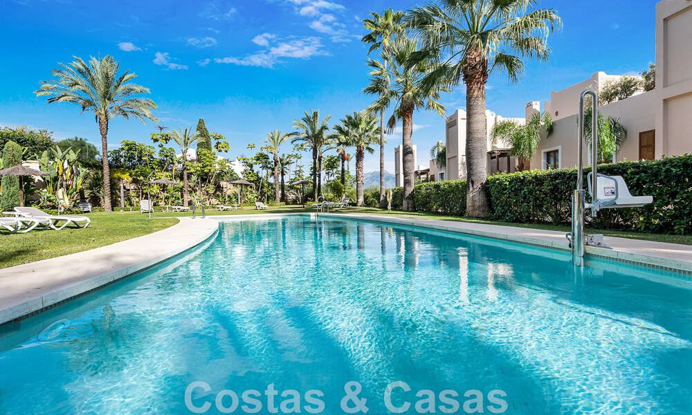 Modern gerenoveerd appartement te koop, met zeezicht in een gated complex op de New Golden Mile tussen Marbella en Estepona 49550