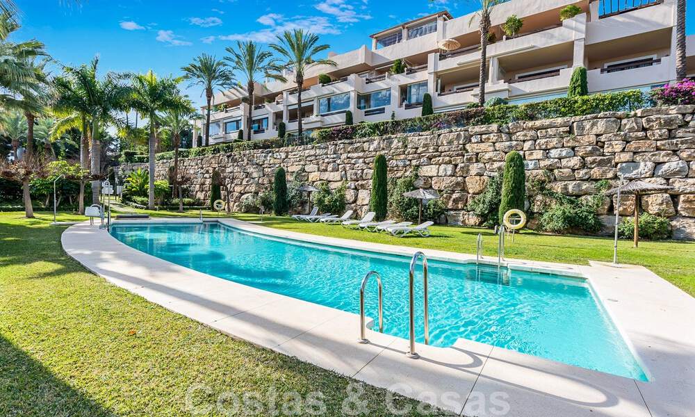 Modern gerenoveerd appartement te koop, met zeezicht in een gated complex op de New Golden Mile tussen Marbella en Estepona 49552