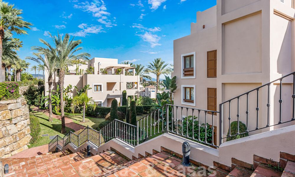 Modern gerenoveerd appartement te koop, met zeezicht in een gated complex op de New Golden Mile tussen Marbella en Estepona 49553