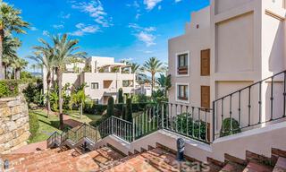 Modern gerenoveerd appartement te koop, met zeezicht in een gated complex op de New Golden Mile tussen Marbella en Estepona 49553 