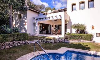 Vrijstaande Andalusische villa te koop met veel potentieel, gelegen op een hoge positie, omgeven door golfbanen in Benahavis - Marbella 49599 