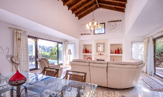 Vrijstaande Andalusische villa te koop met veel potentieel, gelegen op een hoge positie, omgeven door golfbanen in Benahavis - Marbella 49605 