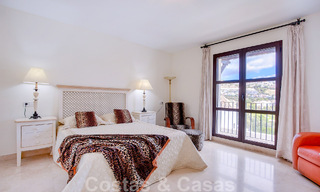 Vrijstaande Andalusische villa te koop met veel potentieel, gelegen op een hoge positie, omgeven door golfbanen in Benahavis - Marbella 49607 