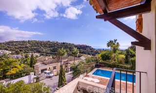 Vrijstaande Andalusische villa te koop met veel potentieel, gelegen op een hoge positie, omgeven door golfbanen in Benahavis - Marbella 49609 