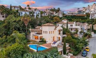 Vrijstaande Andalusische villa te koop met veel potentieel, gelegen op een hoge positie, omgeven door golfbanen in Benahavis - Marbella 49619 