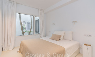 Gerenoveerd eerstelijnstrand appartement te koop in een mediterraan strandcomplex met panoramisch zeezicht, op de New Golden Mile tussen Marbella en Estepona 49042 