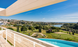 Eerstelijns golf luxevilla in een elegante moderne stijl met prachtig golf- en zeezicht te koop in Los Flamingos Golfresort in Marbella - Benahavis 48953 