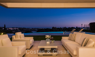 Eerstelijns golf luxevilla in een elegante moderne stijl met prachtig golf- en zeezicht te koop in Los Flamingos Golfresort in Marbella - Benahavis 48961 