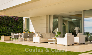 Eerstelijns golf luxevilla in een elegante moderne stijl met prachtig golf- en zeezicht te koop in Los Flamingos Golfresort in Marbella - Benahavis 48963 