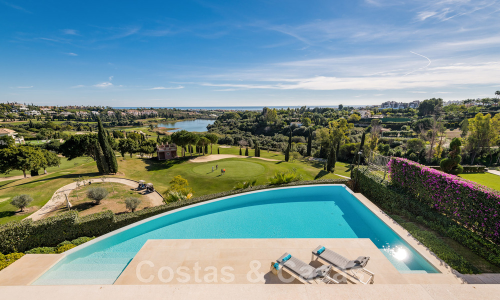 Eerstelijns golf luxevilla in een elegante moderne stijl met prachtig golf- en zeezicht te koop in Los Flamingos Golfresort in Marbella - Benahavis 48979