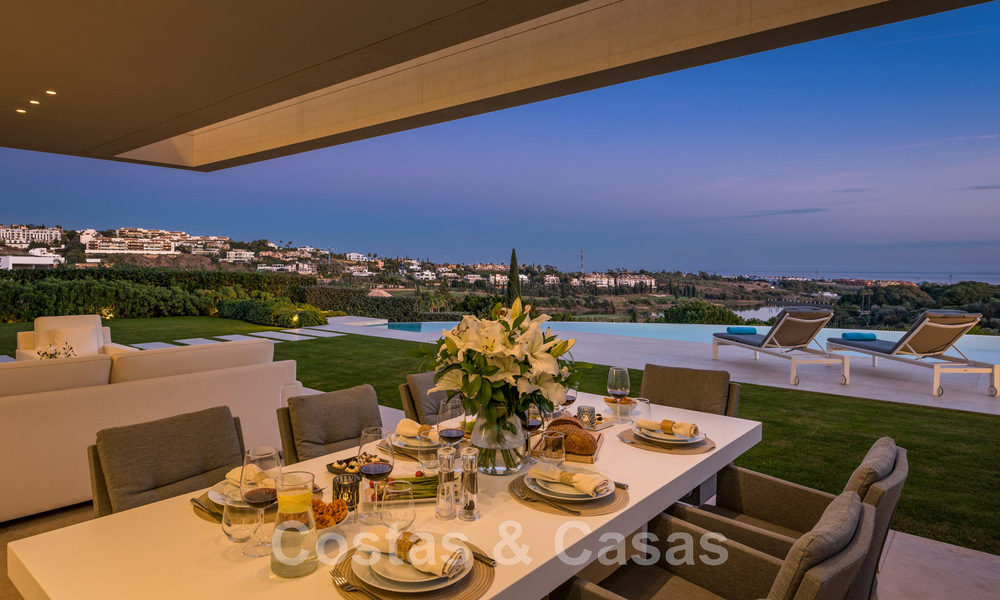 Eerstelijns golf luxevilla in een elegante moderne stijl met prachtig golf- en zeezicht te koop in Los Flamingos Golfresort in Marbella - Benahavis 48984
