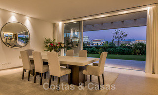 Eerstelijns golf luxevilla in een elegante moderne stijl met prachtig golf- en zeezicht te koop in Los Flamingos Golfresort in Marbella - Benahavis 48994 