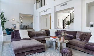 Elegante, Spaanse luxevilla te koop met privé tennisbaan in een afgesloten woonwijk in La Quinta, Benahavis - Marbella 50391 