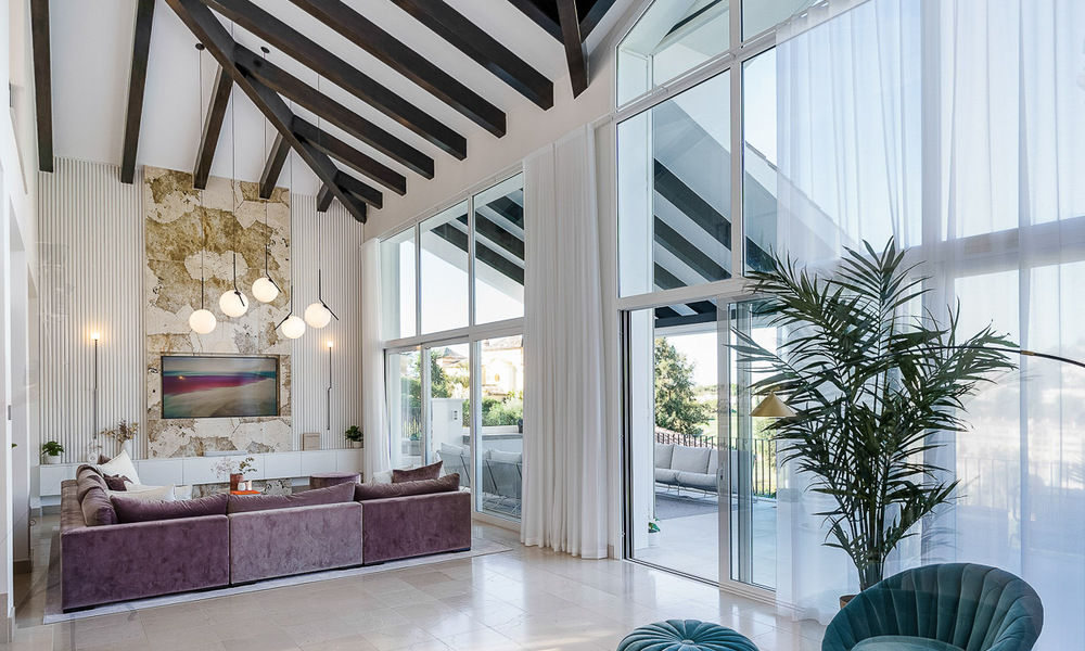 Elegante, Spaanse luxevilla te koop met privé tennisbaan in een afgesloten woonwijk in La Quinta, Benahavis - Marbella 50393