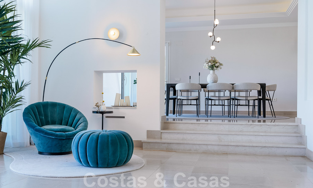 Elegante, Spaanse luxevilla te koop met privé tennisbaan in een afgesloten woonwijk in La Quinta, Benahavis - Marbella 50394