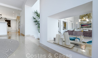Elegante, Spaanse luxevilla te koop met privé tennisbaan in een afgesloten woonwijk in La Quinta, Benahavis - Marbella 50395 