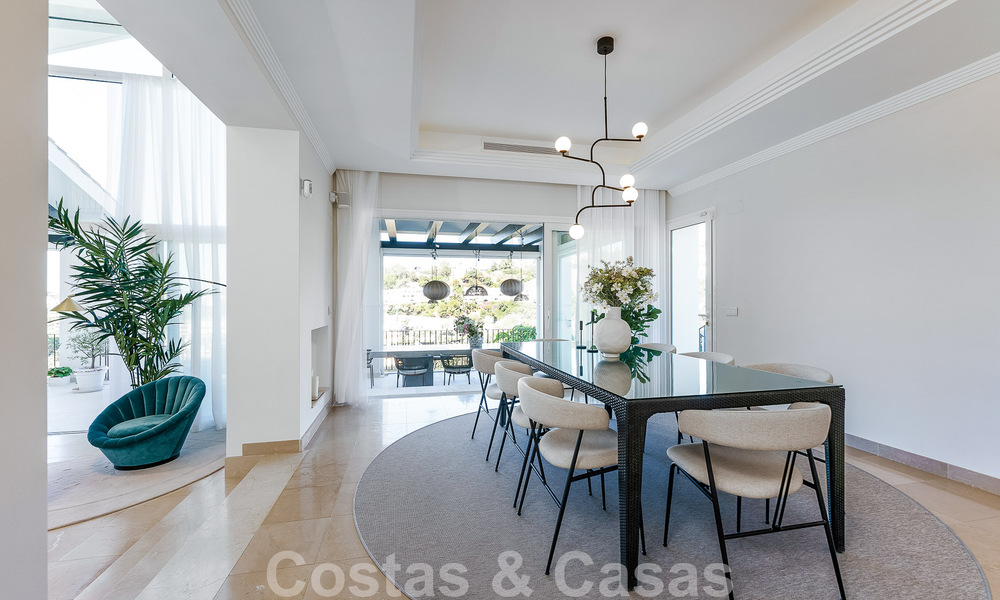 Elegante, Spaanse luxevilla te koop met privé tennisbaan in een afgesloten woonwijk in La Quinta, Benahavis - Marbella 50396