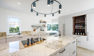 Elegante, Spaanse luxevilla te koop met privé tennisbaan in een afgesloten woonwijk in La Quinta, Benahavis - Marbella 50398 